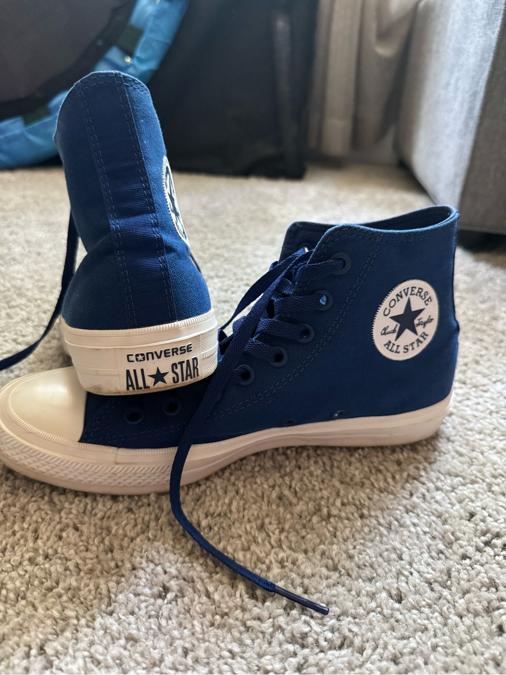 Classic High-Top converse chuck Taylor Sneakers in Navy and White - Picture 3 of 12